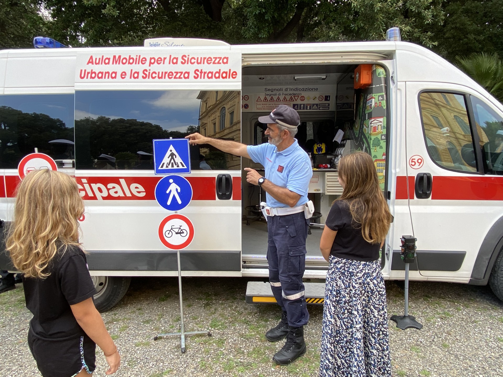 L'Aula Mobile della Polizia Municipale nelle piazze per momenti di incontro sulla sicurezza