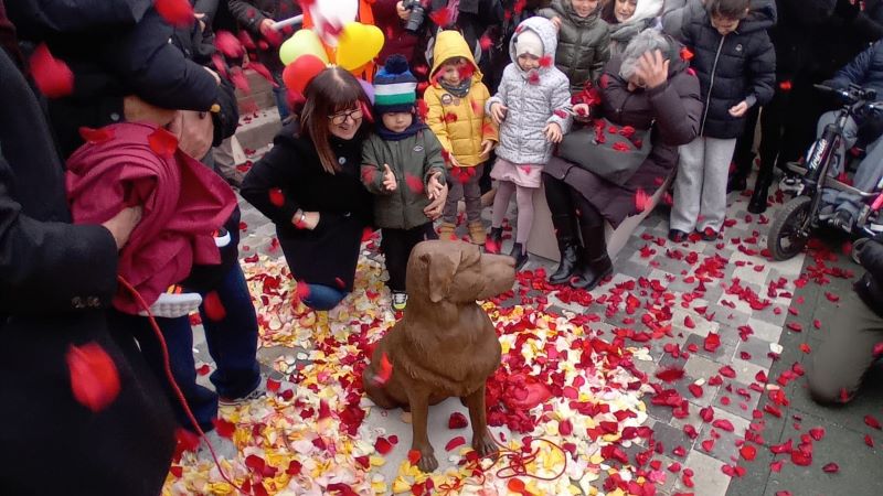 Inaugurata al parco Lenci la statua della canina Kyra